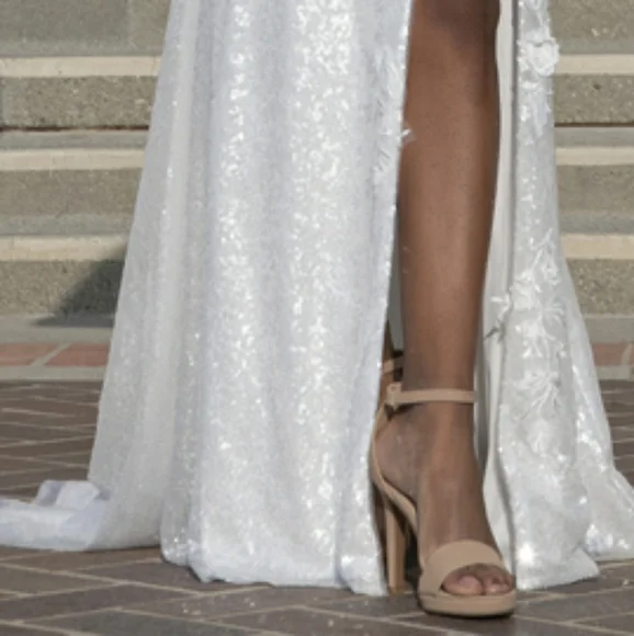 Wedding dress - Picture 4 of 7